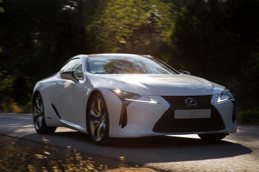  Lexus LC500h 2017 года  (WW) (фото 28 из 40)